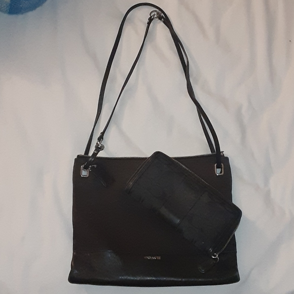 Black coach purse and matching wallet - Picture 4 of 6
